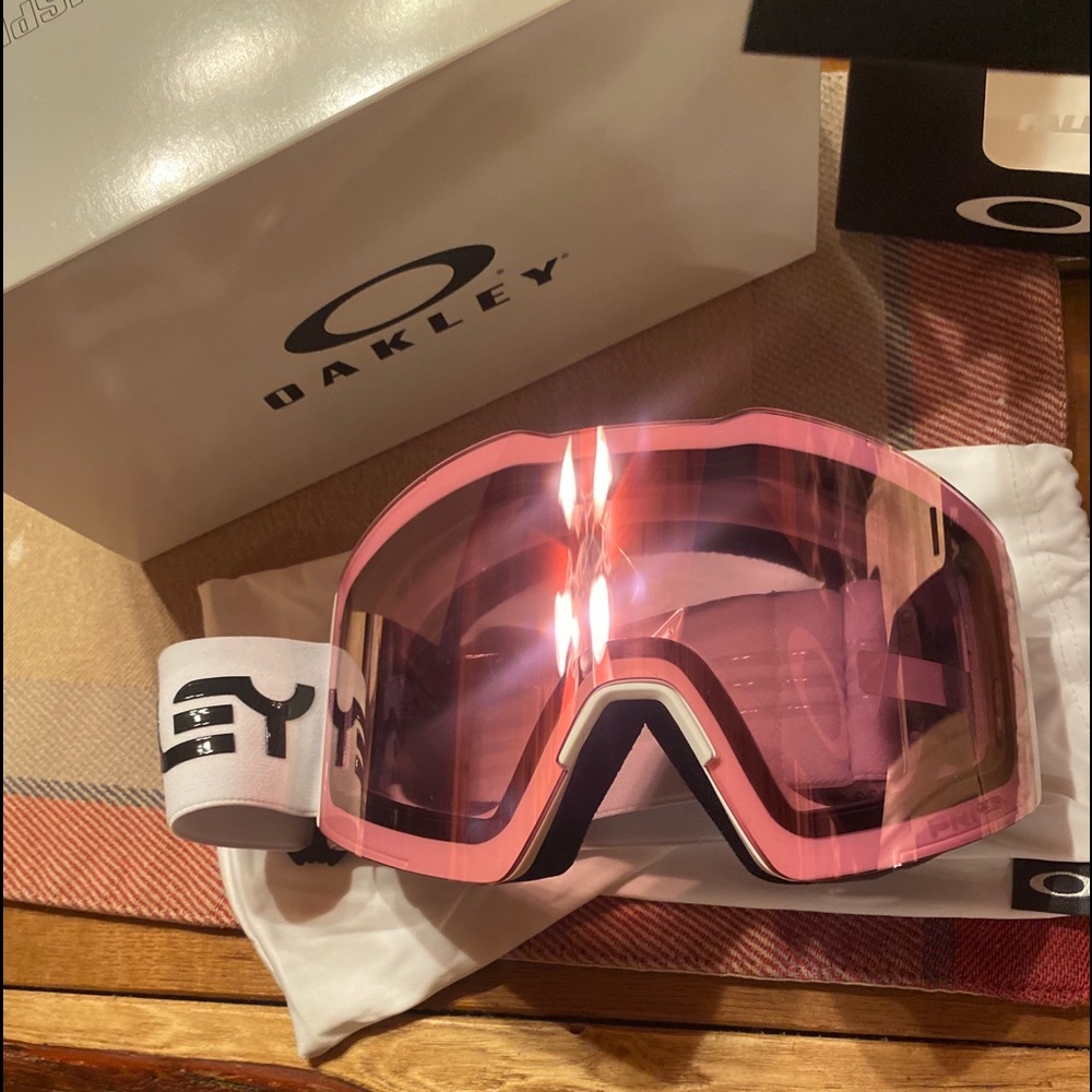 NWT Oakley snowboard goggles